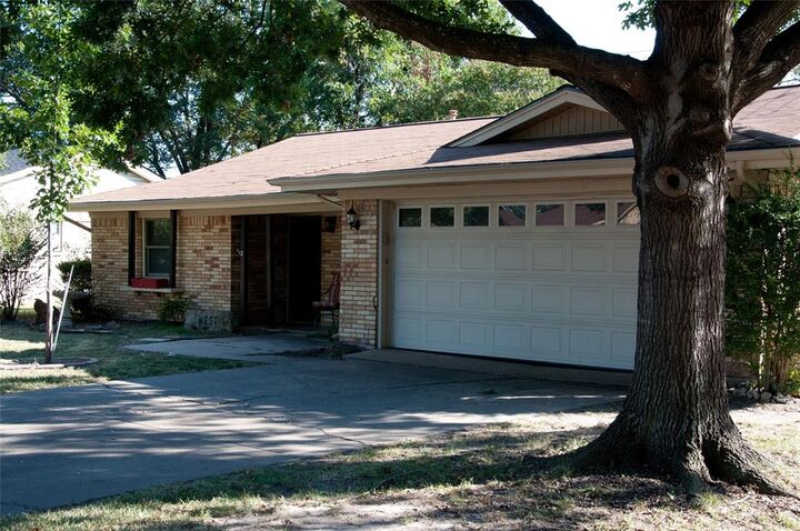 Property Photo:  2509 Burnett Drive  TX 75402