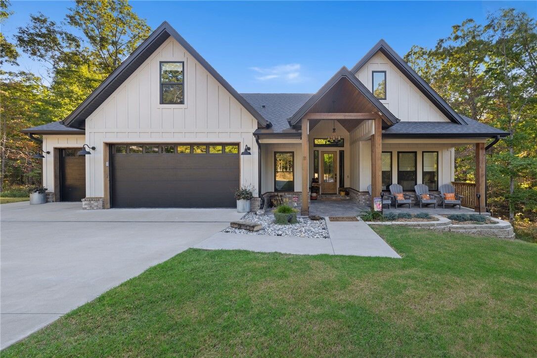 Property Photo: 11 Rochester Drive AR 72714