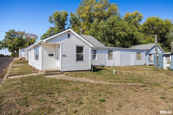 Property Photo: 1423-1425 S 13th Street IL 61554