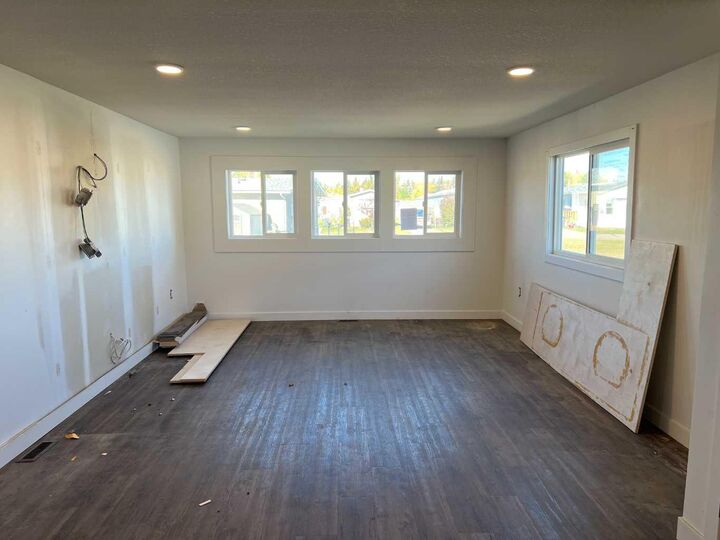 Property Photo:  8060 100 Street 124  AB T8V 2N9 