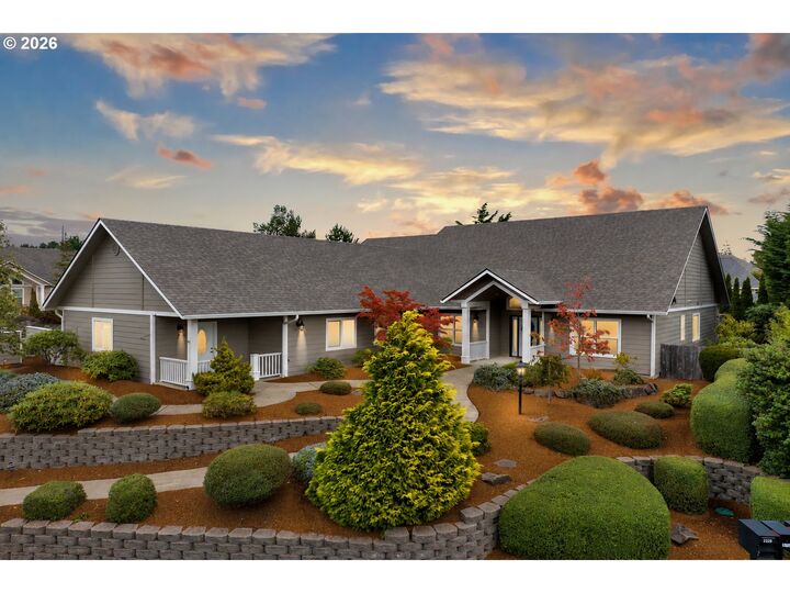 Property Photo:  2332 Rosemary Ct  OR 97439 
