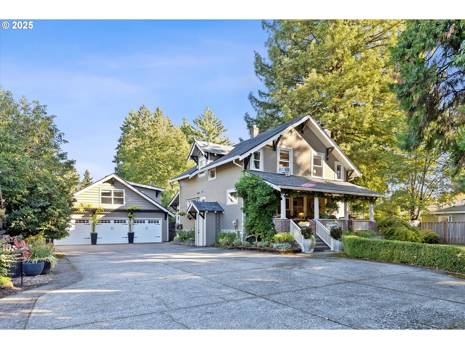 Property Photo: 5821 SE Monroe St OR 97222