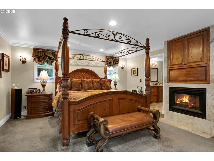 Property Photo: 2582 Terrace View Dr OR 97405