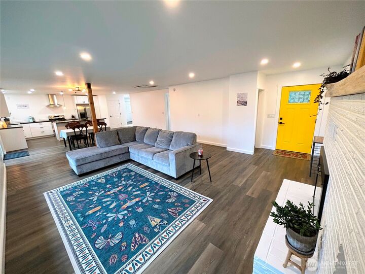 Property Photo:  2525  Fireweed Lane  WA 98229 