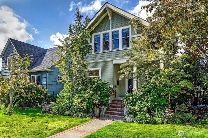 Property Photo:  3879  44th Avenue NE  WA 98105 