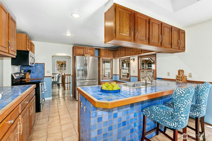 Property Photo: 18901 61 Avenue NE WA 98028