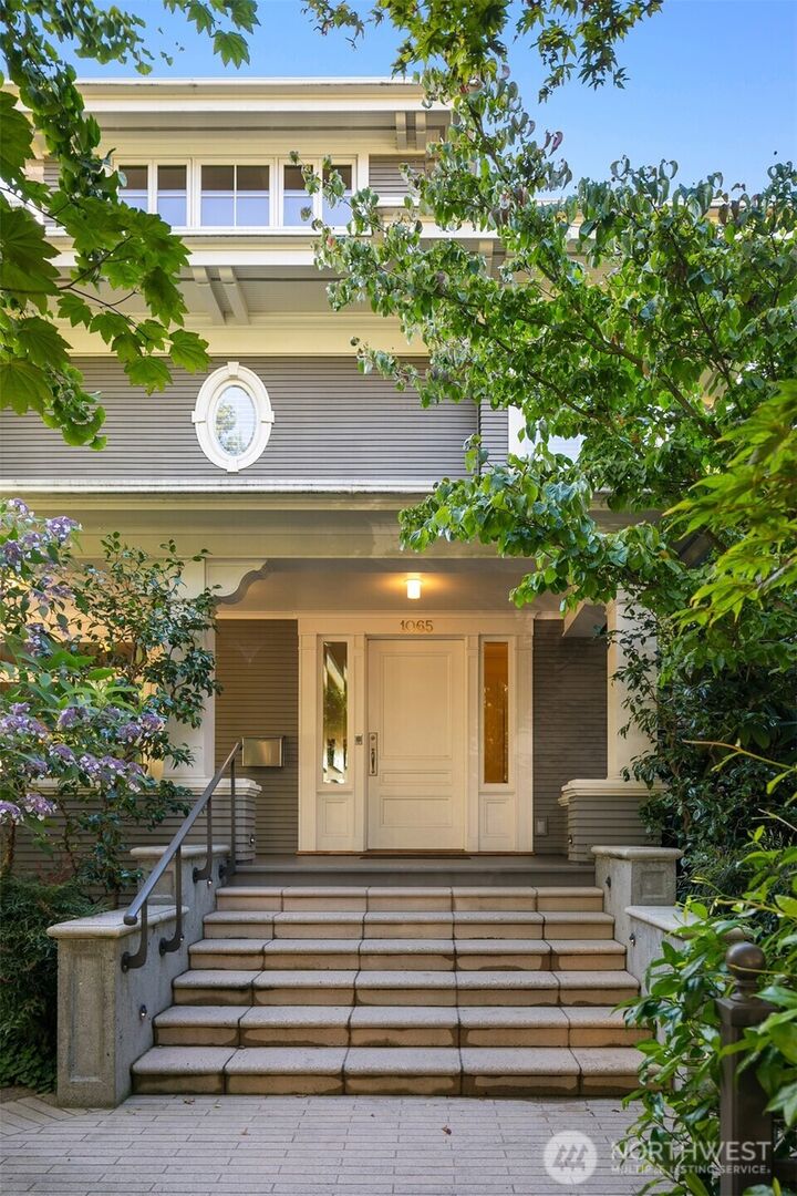 Property Photo: 1065 Summit Avenue E WA 98102