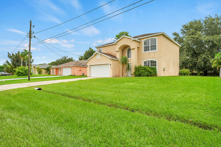 Property Photo: 1965 SW Bellevue Avenue FL 34953