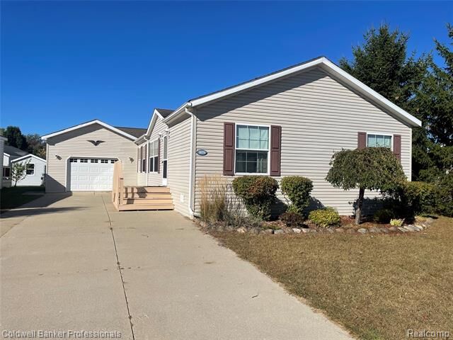 2679 Manatee Court  Lapeer MI 48446 photo