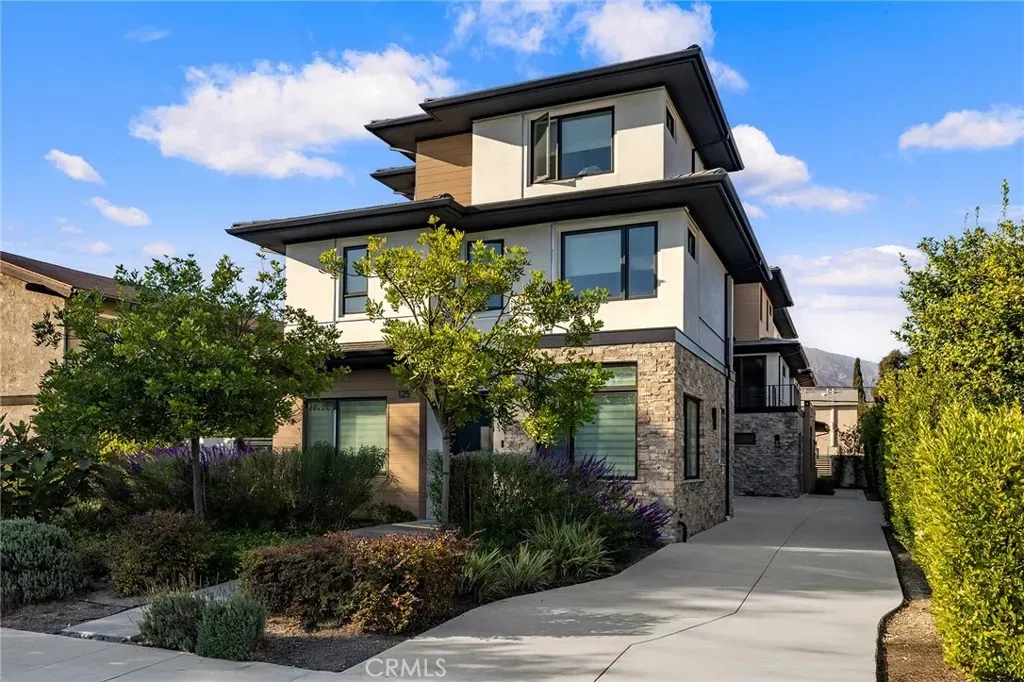 Property Photo:  125 California Street B  CA 91006
