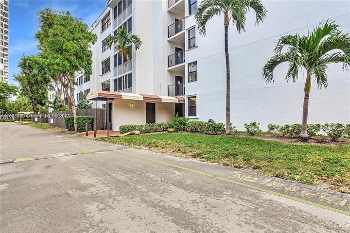 3440 NE 192nd St 2J-A  Aventura FL 33180 photo