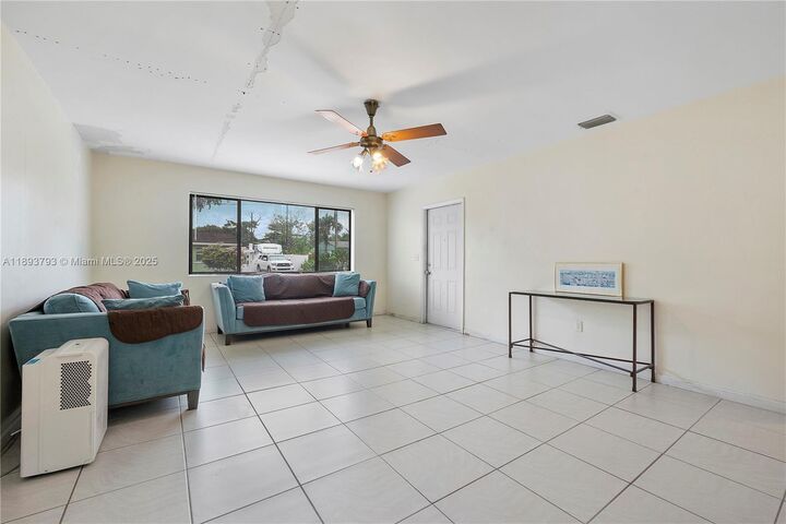 Property Photo: 621 SW 5th Ct FL 33009