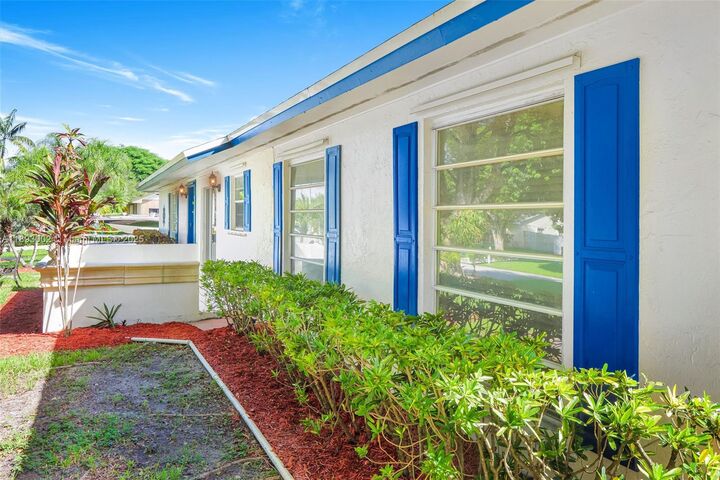 Property Photo: 18045 SW 87th Ct FL 33157