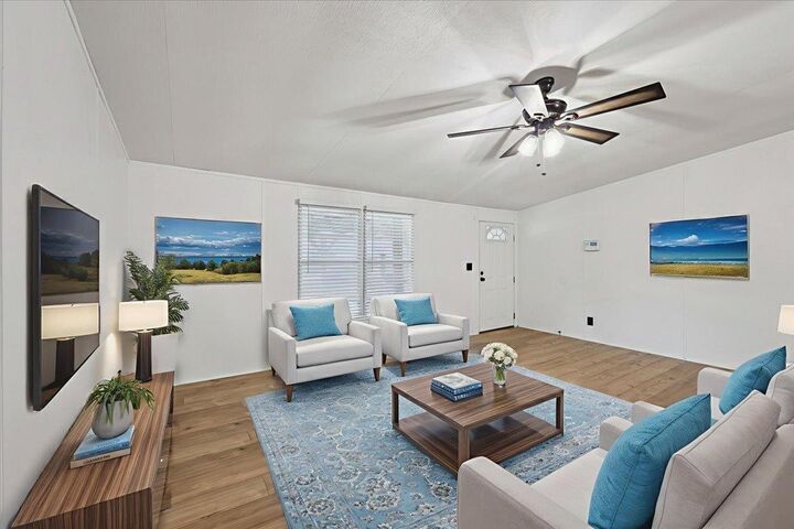 Property Photo:  510 Moye St  TX 77659