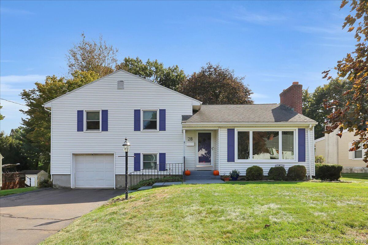 Property Photo:  28 Briar Lane  CT 06037