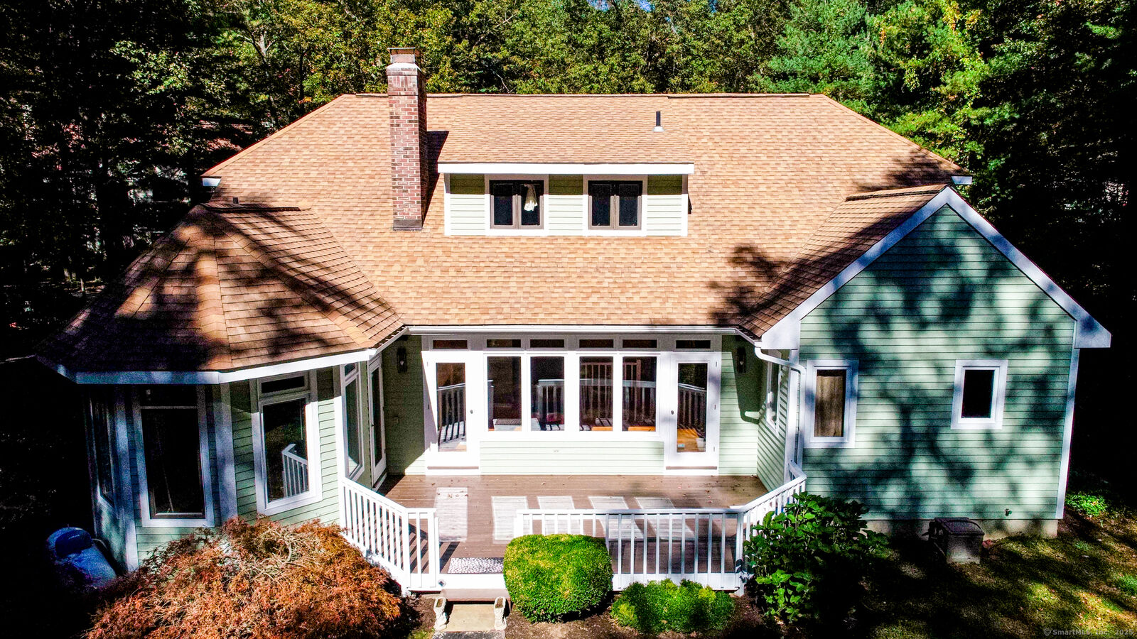 Property Photo:  3 Essex Court  CT 06032 