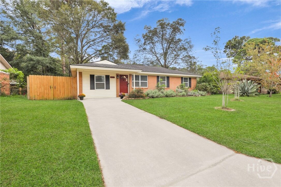 Property Photo: 113 N Walz Circle NW GA 31404