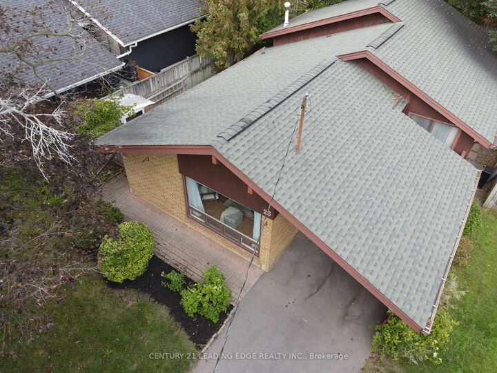 Property Photo: 25 Oakley Boulevard ON M1P 3P5