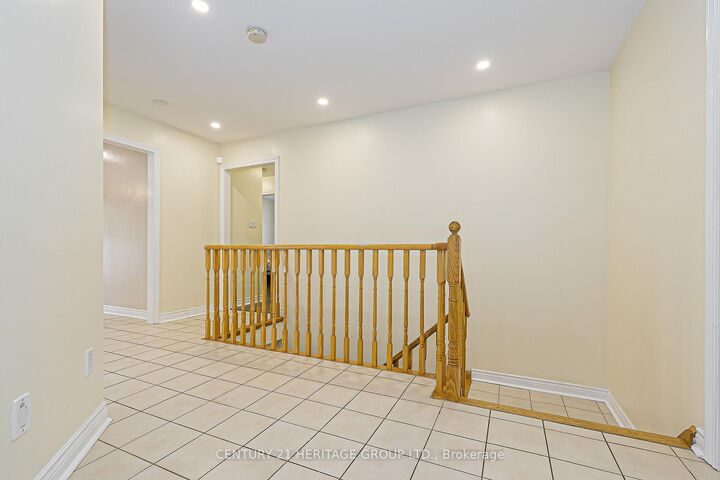 Property Photo: 741 College Manor Drive ON L3Y 8G5