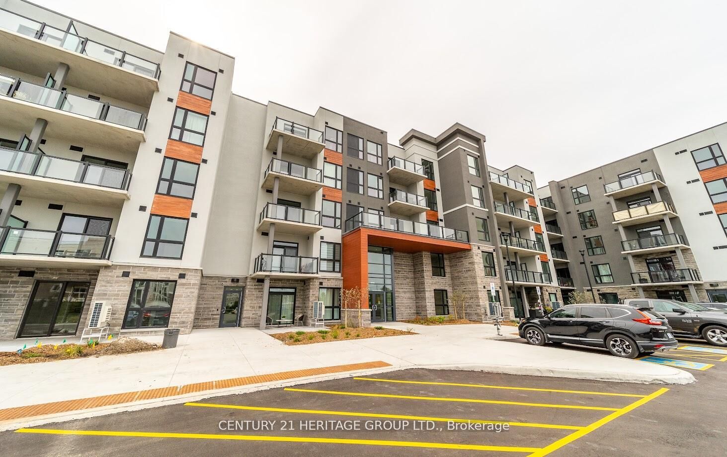 Property Photo:  4 Kimberly Lane 326  ON L9Y 5T6