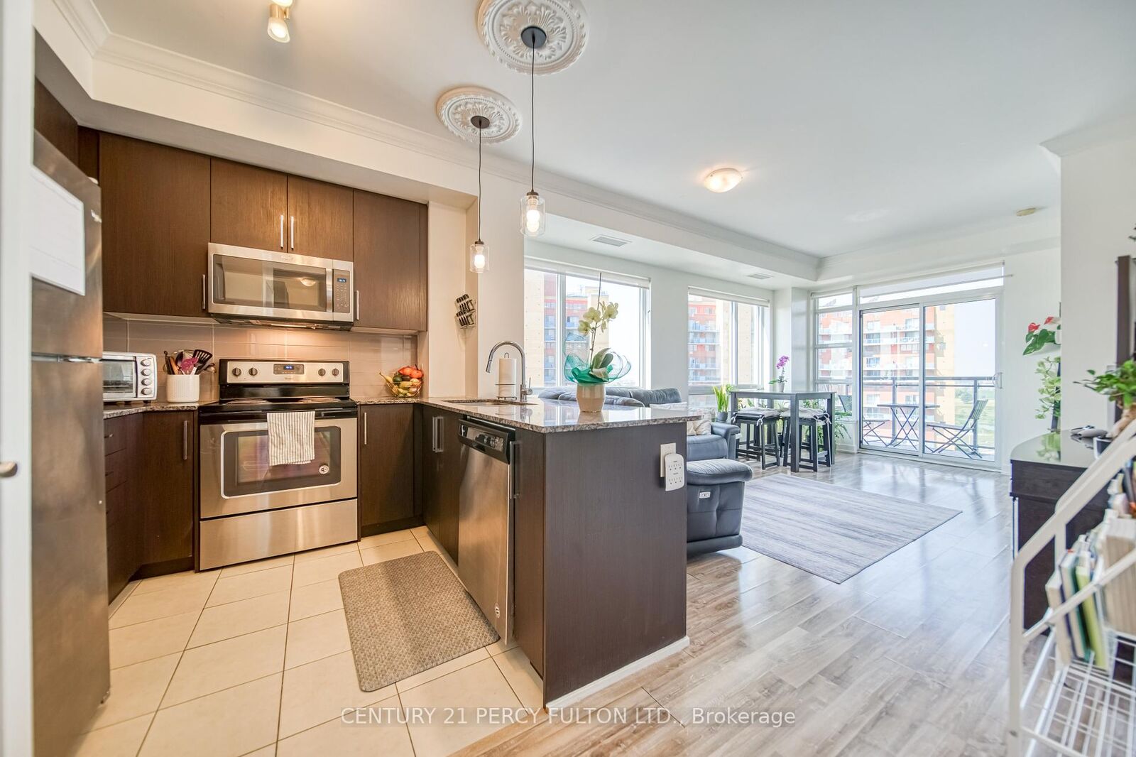 Photo de la propriété: 840 Queens Plate Drive 902 ON M9W 7J9