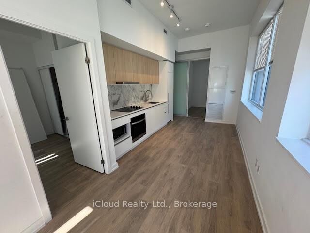 Property Photo:  1100 Sheppard Avenue W 102  ON M3K 0E4