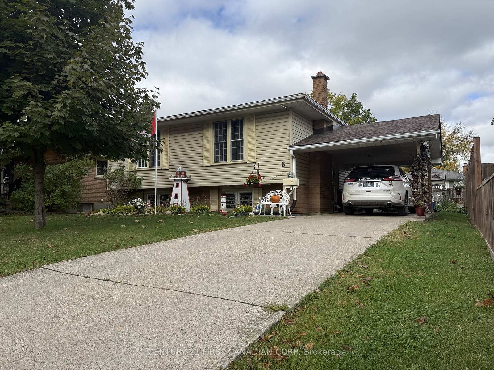 Property Photo: 6 Spartan Drive ON N3R 6C7