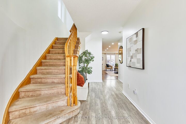 Photo de la propriété: 48 Bettina Place ON L1R 0E9