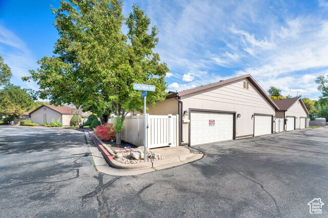 Property Photo: 621 Coachman Way UT 84405