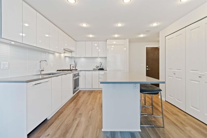 Photo de la propriété:  6638 Dunblane Avenue 608  BC V5H 0G8