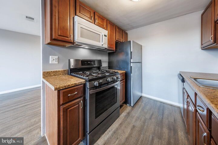 Property Photo:  4600 Duke Street 921  VA 22304