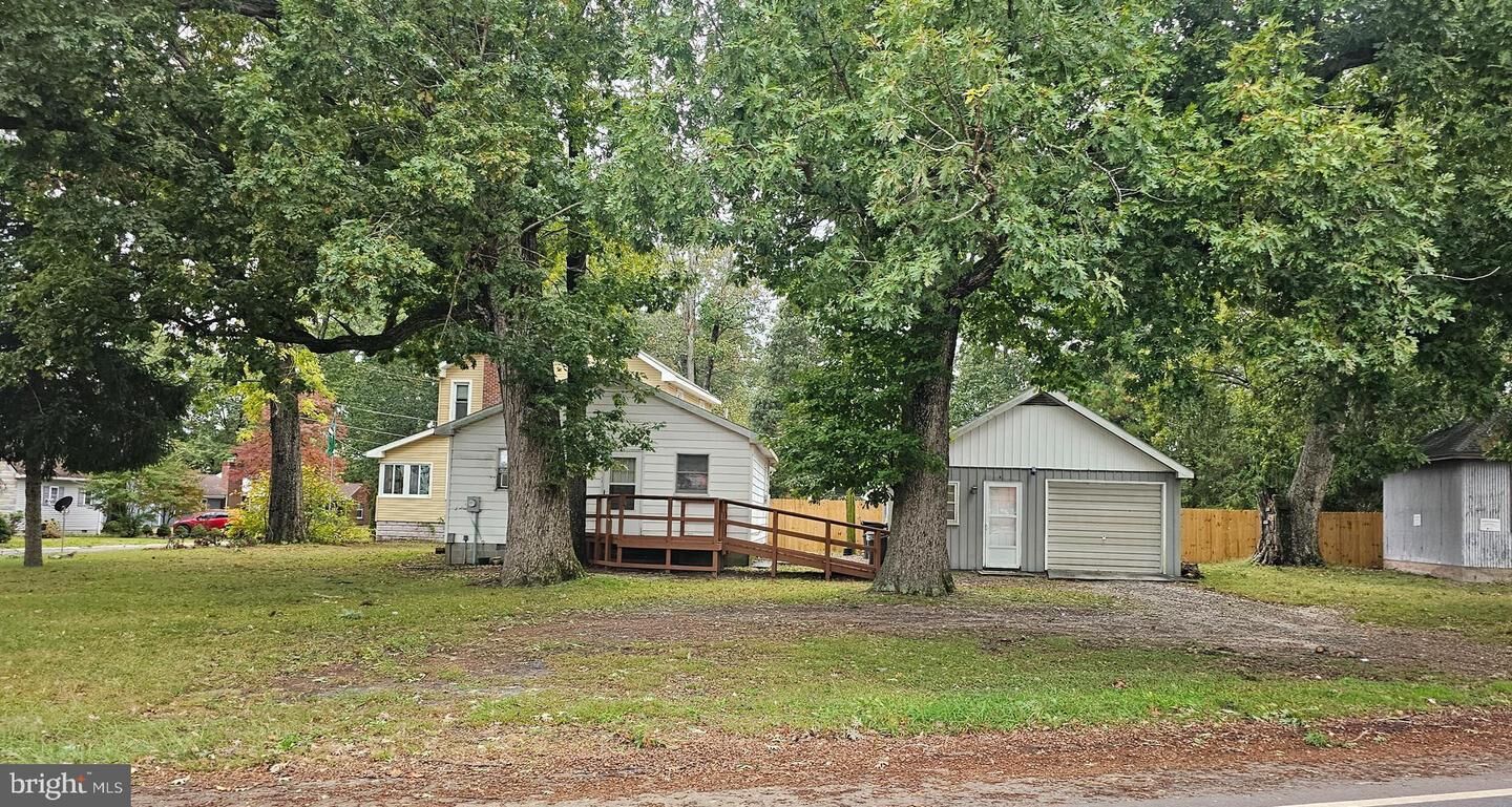 Property Photo: 413 E Walnut Street MD 21875