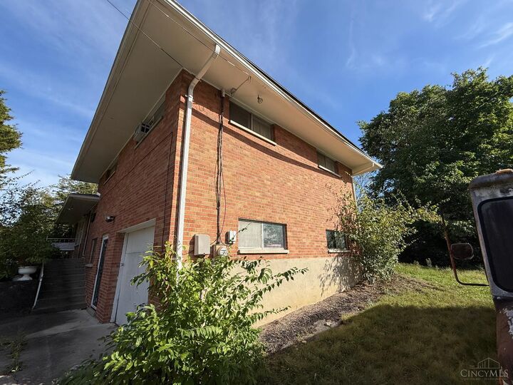 Property Photo: 6940 Ellen Drive OH 45417