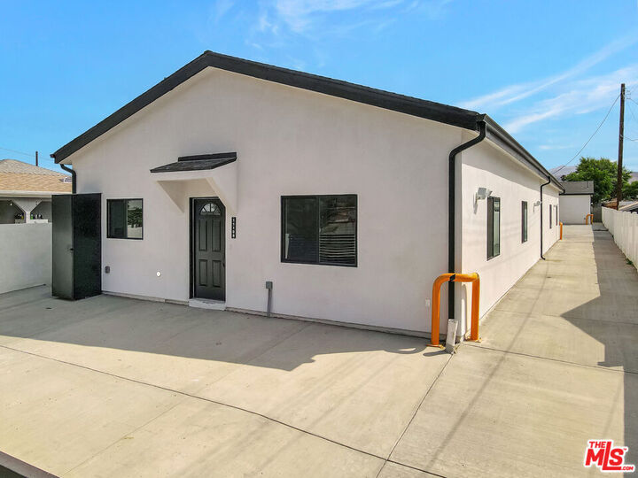 Property Photo: 11108 N Norris Ave CA 91331