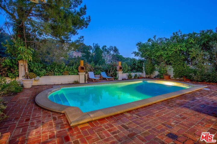 Property Photo:  10216 Cielo Dr  CA 90210 