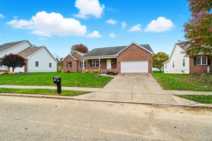 Property Photo:  1916 Country Place  OH 43130