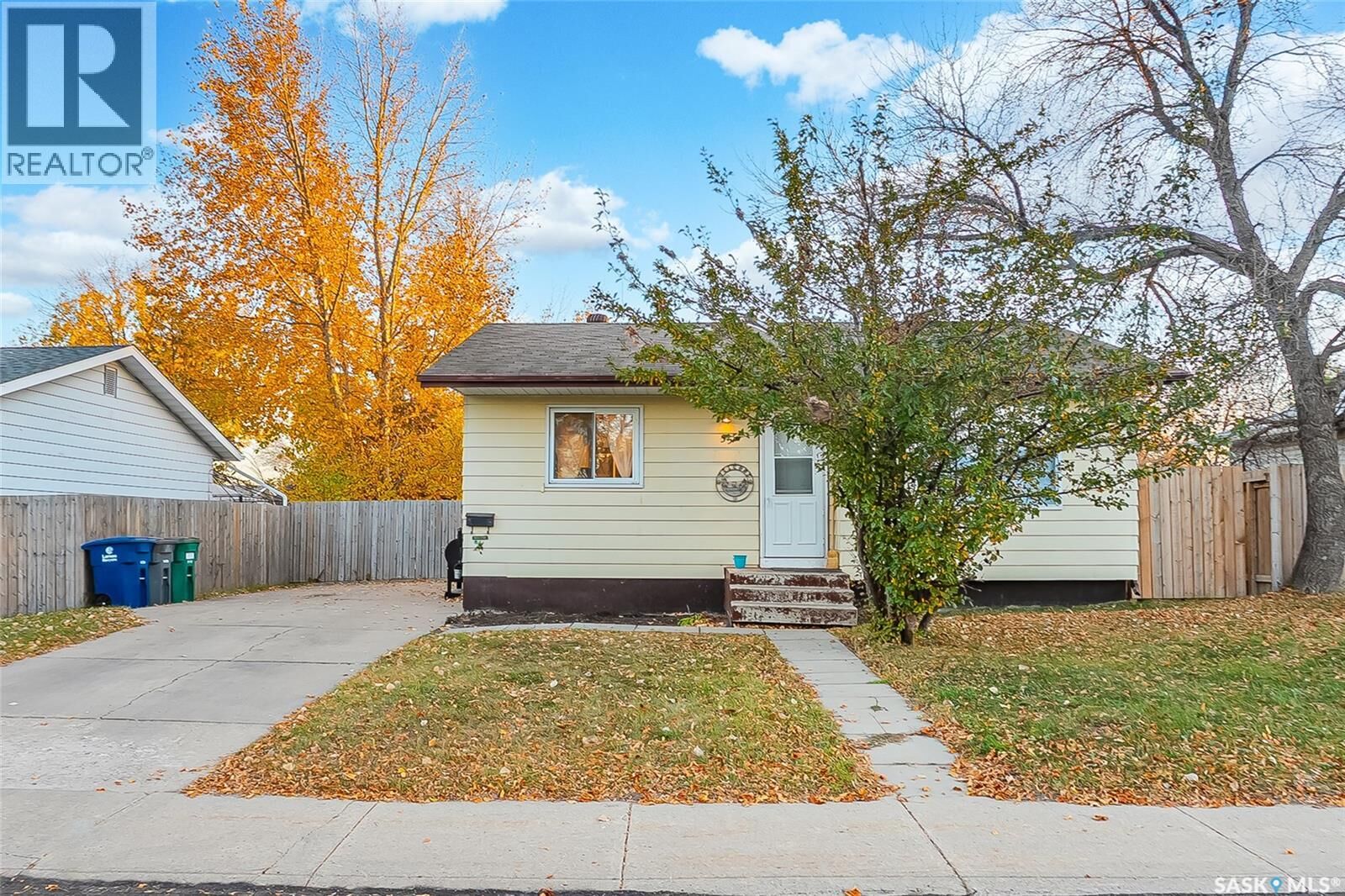 Property Photo: 35 Bernard Crescent SK S7L 5L6