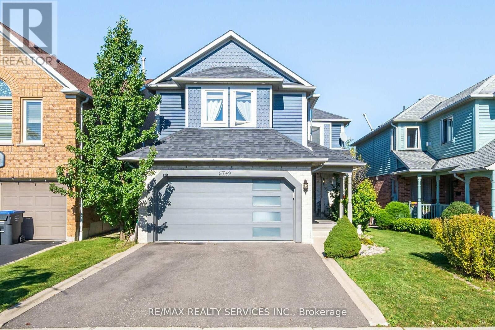 Property Photo: 5749 Greensboro Drive ON L5M 5T8