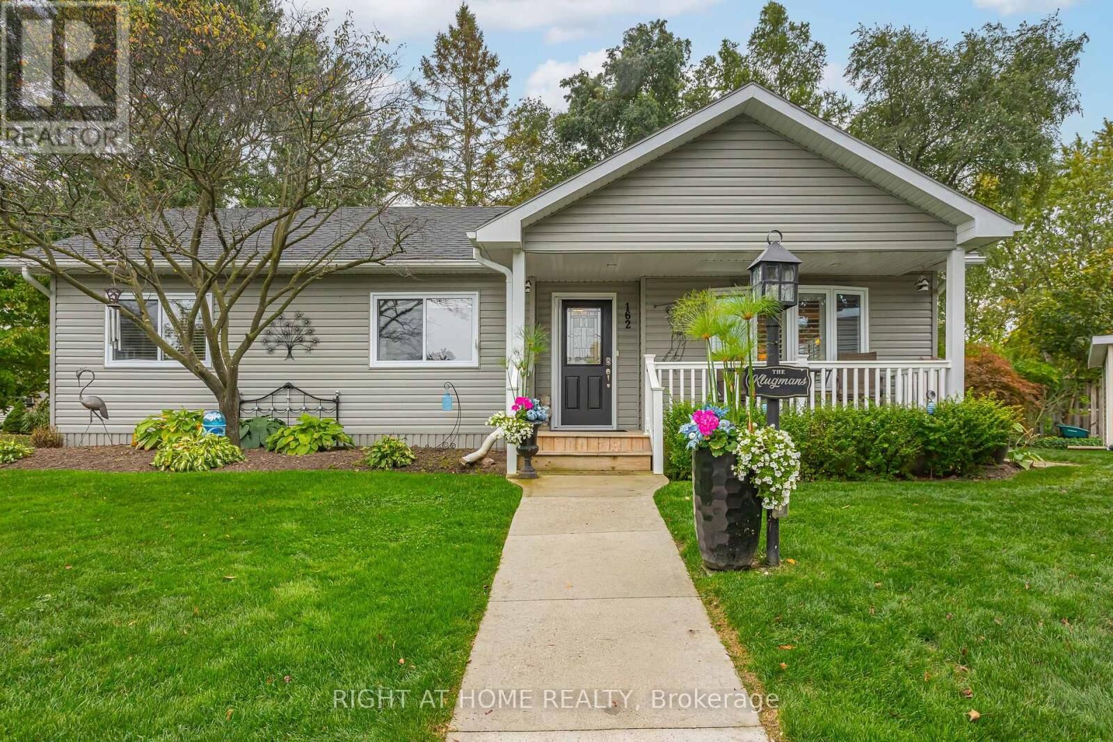 Property Photo:  162 Mississauga Place  ON N0M 1T0