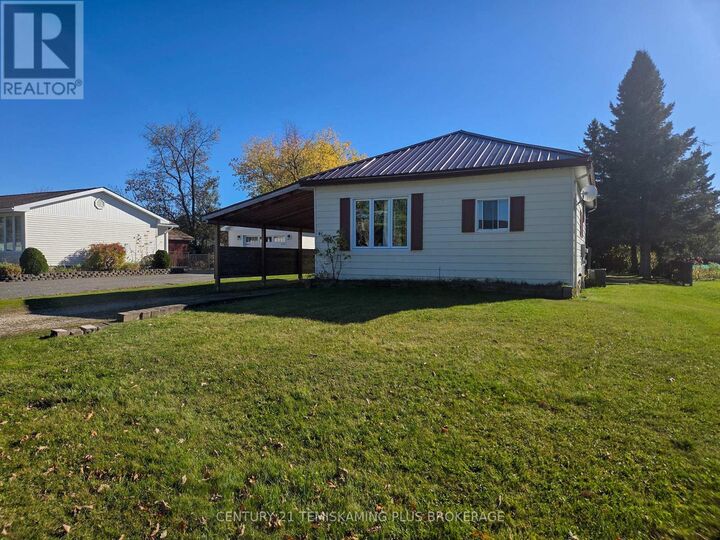 Property Photo: 41 Eleventh Street ON P0J 1E0