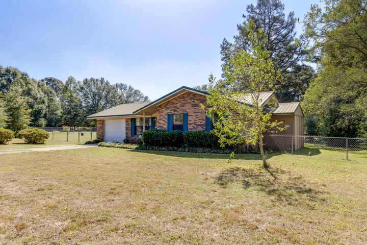 Property Photo: 3382 Polly Lane FL 32539