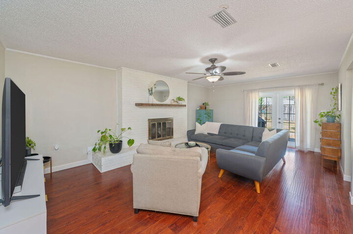 Property Photo:  1615 Date Palm Drive  FL 32578 