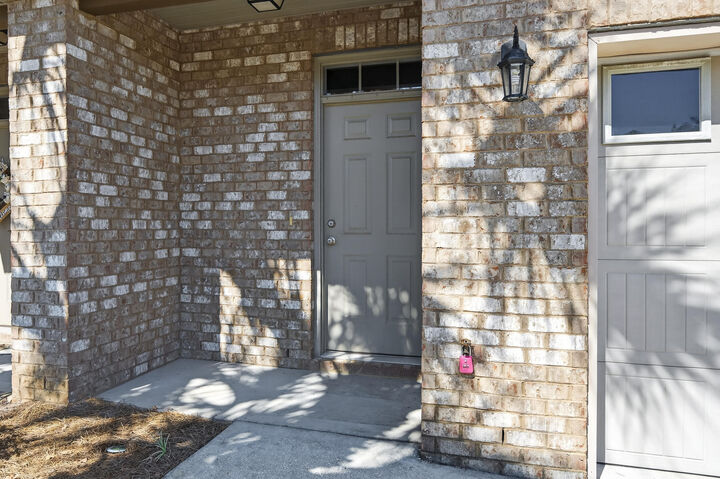 Property Photo: 8900 White Ibis Way FL 32566