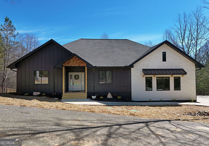 Property Photo: 2408 Standing Meadows Drive Drive GA 30582