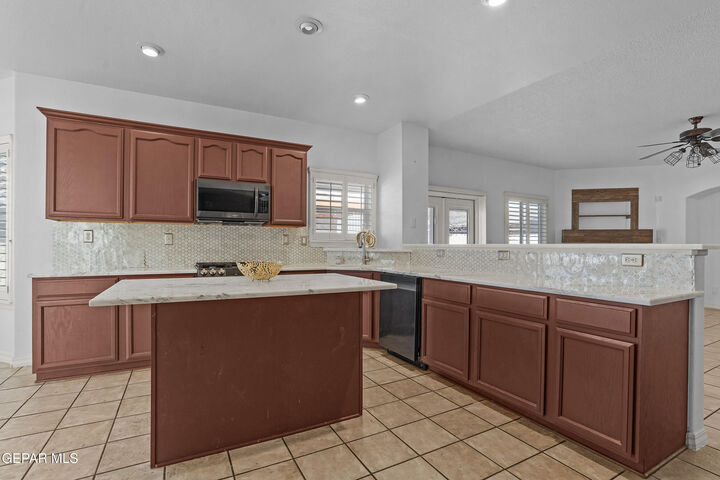 Property Photo: 1609 Rey Del Sol TX 79911
