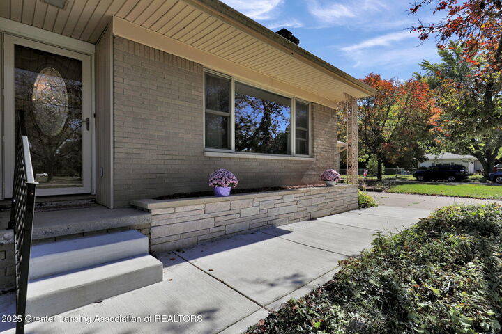 Property Photo:  2206 Kuerbitz Drive  MI 48906