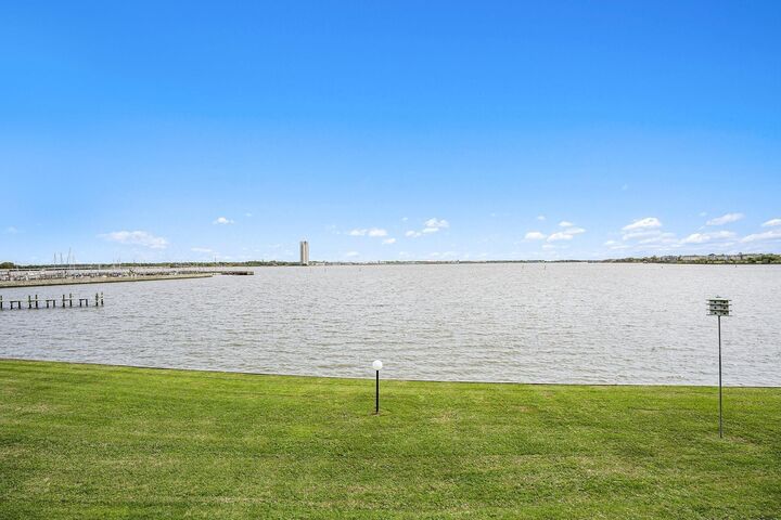 Property Photo:  351 Lakeside Lane 104  TX 77058