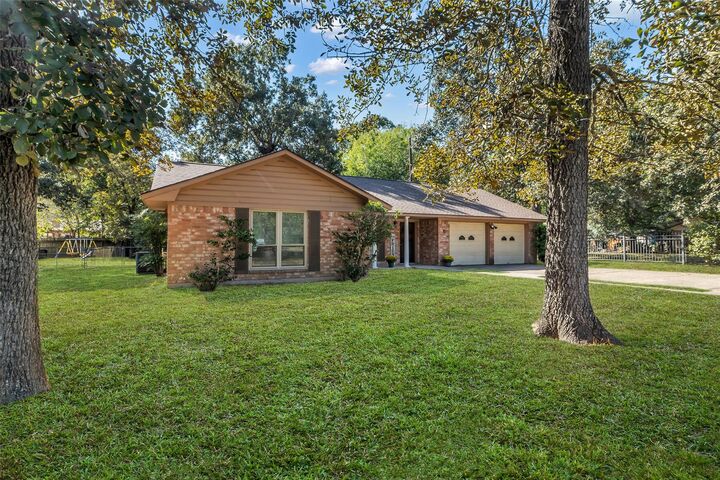Property Photo:  6 Artesian Forest Drive  TX 77304 