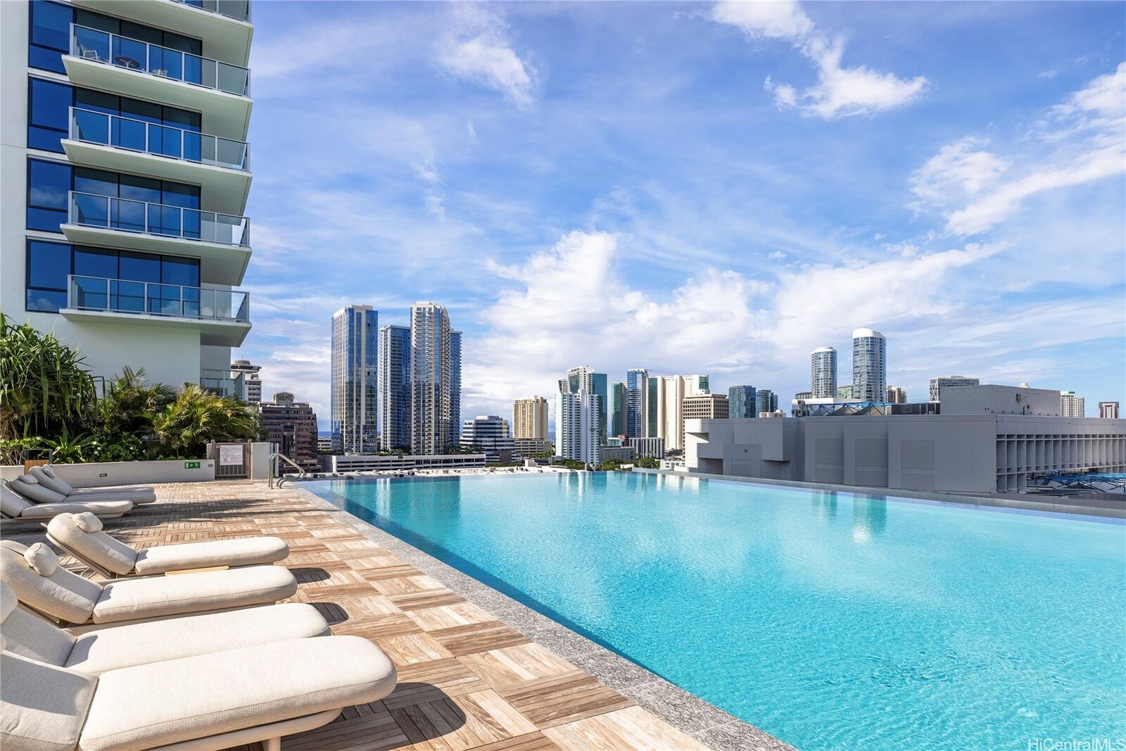 Property Photo: 1500 Rycroft Street 2402R HI 96814