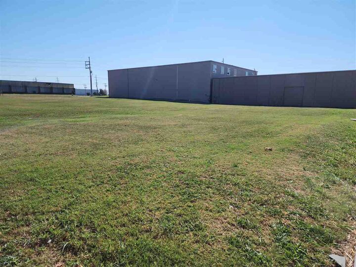 Property Photo: 2 SW E Ave OK